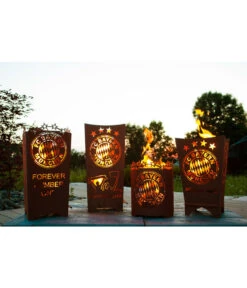 Ferrum FCB Feuerkorb Forever, Eckig, 40 X 40 X 83 Cm, Rost -Gardena Store 3161965 3161981 3162005 3162047 WE MO 005 FeuerkorbFeuerstelleFanFCBayernFCB